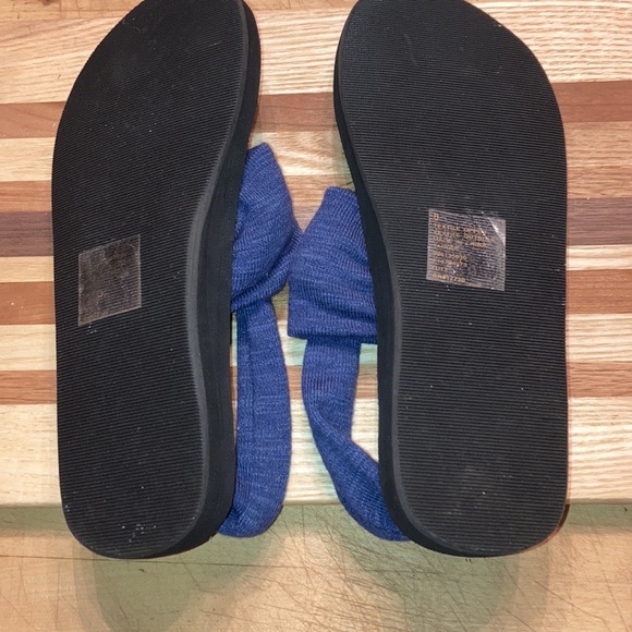 Sandals Mossimo Blue Stretchy Flat Sandals - Picture 4 of 4